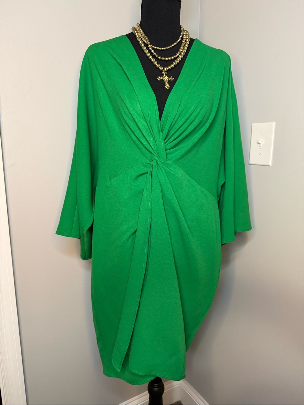 Boohoo Plus Vibrant Green Twist-Front Midi Dress - Picture 1 of 4